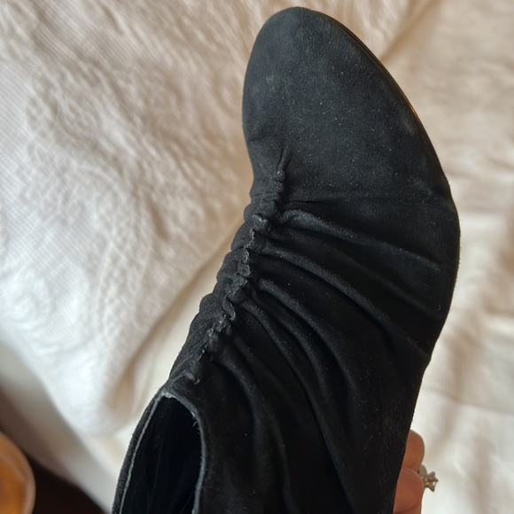 Guess "Dottest" Black Suede Scrunched Zip Ankle Bootie/Shoe Women's Size 8M - Picture 8 of 14